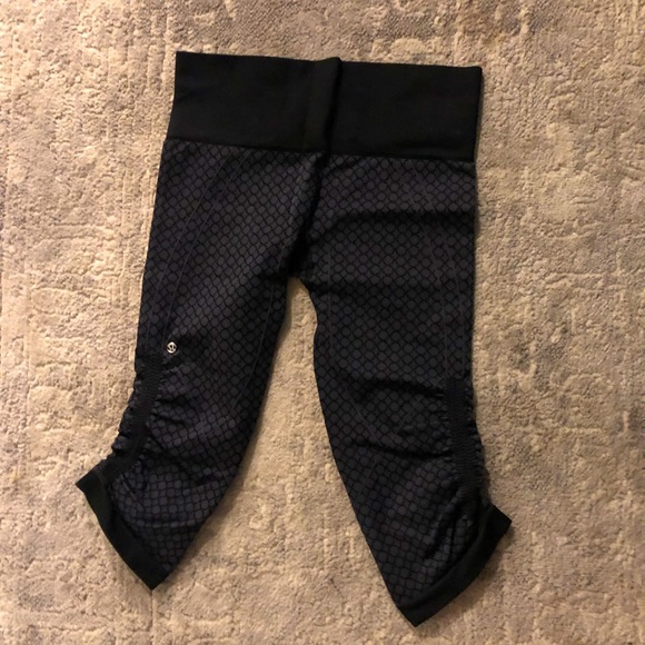 Lulu in the flow crop pants - Picture 1 of 3